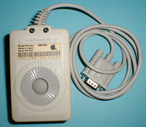 Apple M0100: bottom view (click for larger image, 78k)
