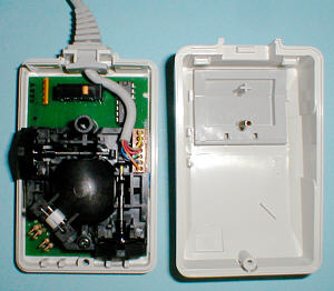 Apple Mouse IIc: ge&ouml;ffnet (gr&ouml;&szlig;eres Bild 70k)