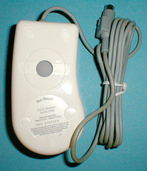 Microsoft Bus Mouse: Unterseite (gr&ouml;&szlig;eres Bild 60k)
