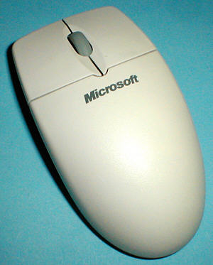 Microsoft Cordless Wheel Mouse Serial and PS/2 Compatible: top view (click for larger image, 46k)