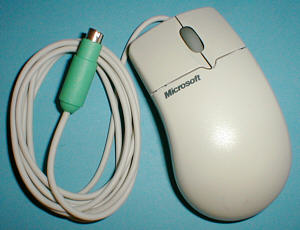 Microsoft IntelliMouse 1.1A PS/2 Compatible: top view (click for larger image, 63k)
