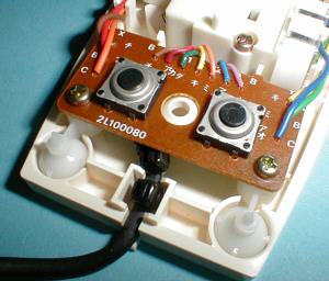 Microsoft Mouse: circuitry board with front gliders (click for larger image, 81k)