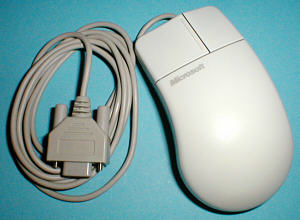 Microsoft Serial Mouse 2.0A: Draufsicht (gr&ouml;&szlig;eres Bild 65k)