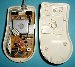 Microsoft Serial-Mouse Port Compatible Mouse 2.0: inside (click for larger image, 88k)