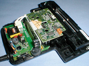 Mustek CG-8000: Detail: Elektronik und Mechanik (gr&ouml;&szlig;eres Bild 108k)
