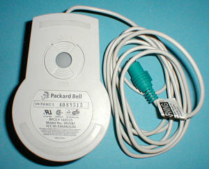 Packard Bell MUSBJ: bottom view (click for larger image, 80k)