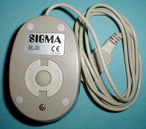 Sigma M 25: bottom view (click for larger image, 72k)