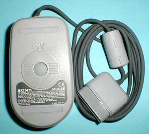 Sony SCPH-1090 Playstation Mouse: Unterseite (gr&ouml;&szlig;eres Bild 78k)